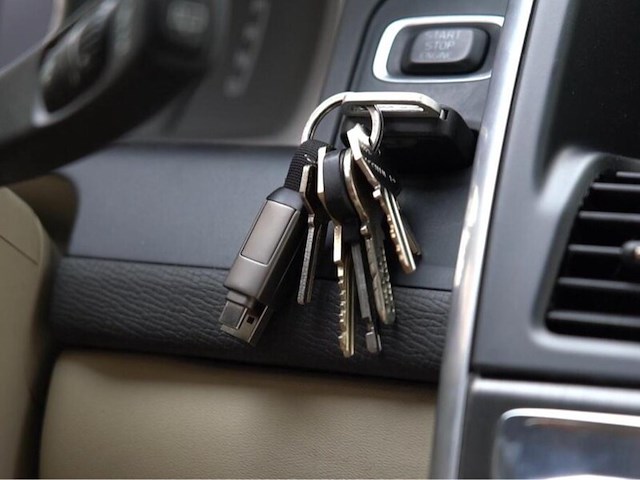 8x laad+datakabel 6-in-1 sleutelhanger 9cm incharge, goud - afbeelding 3 van  4