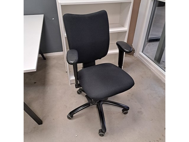 8x (locatie deventer) werkplek met bureaustoel en kasten - afbeelding 7 van  11