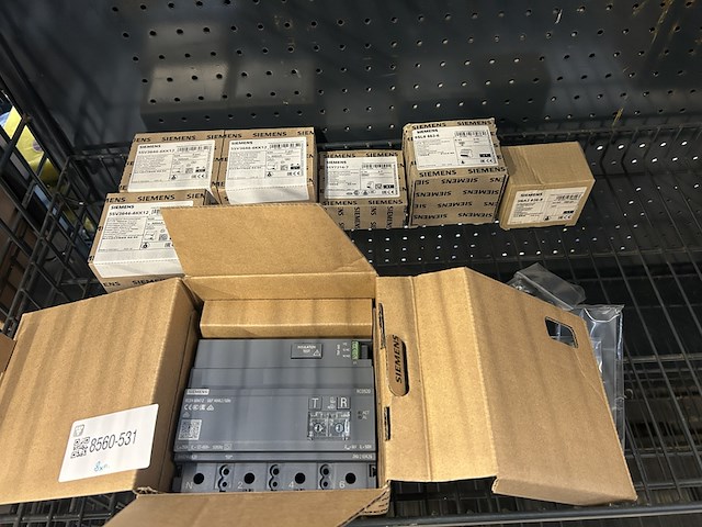 8x meterkast toebehoren w.o. aardlekschakelaar, kabel- en geleider beveiliging siemens - afbeelding 1 van  7