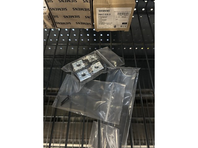 8x meterkast toebehoren w.o. aardlekschakelaar, kabel- en geleider beveiliging siemens - afbeelding 5 van  7
