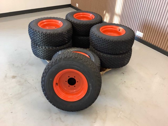 8x ongebruikt bridgestone 24x8.50-12 band met velg - afbeelding 3 van  9