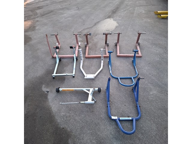 8x paddockstand, o.a. suzuki en moto professional - afbeelding 1 van  8
