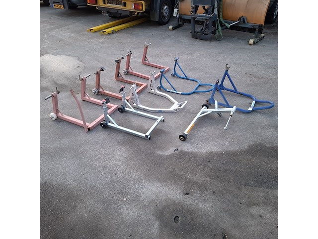 8x paddockstand, o.a. suzuki en moto professional - afbeelding 2 van  8