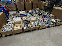 8x pallets met pijpbeugels - afbeelding 1 van  15