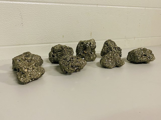 8x pyriet ruwe brokken - afbeelding 1 van  6