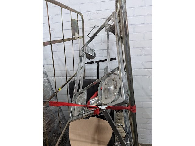 8x rolcontainer gevuld met diverse kantoor en magazijn goederen - afbeelding 4 van  16