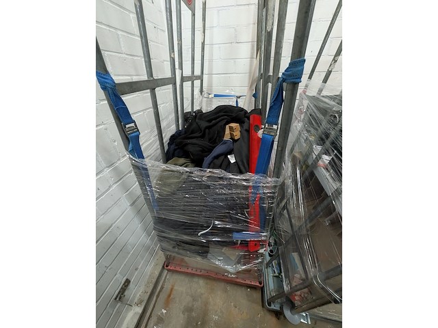 8x rolcontainer gevuld met diverse kantoor en magazijn goederen - afbeelding 6 van  16