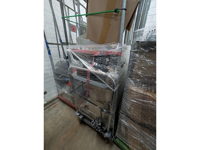 8x rolcontainer gevuld met diverse kantoor en magazijn goederen - afbeelding 8 van  16