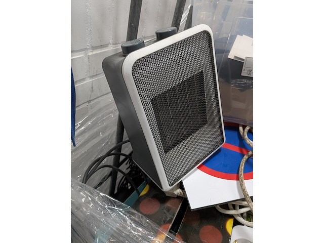 8x rolcontainer gevuld met diverse kantoor en magazijn goederen - afbeelding 10 van  16