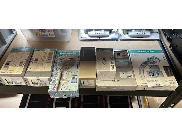 8x sanitair, badkamer toebehoren w.o. hansgrohe - afbeelding 1 van  9