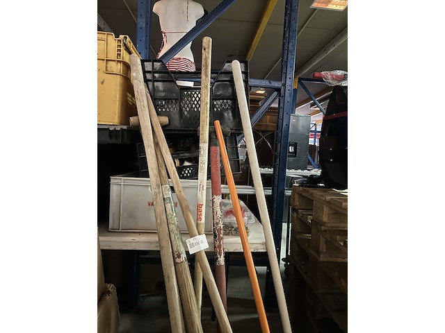 8x schoonmaakartikelen w.o. bezems, trekker - afbeelding 3 van  3