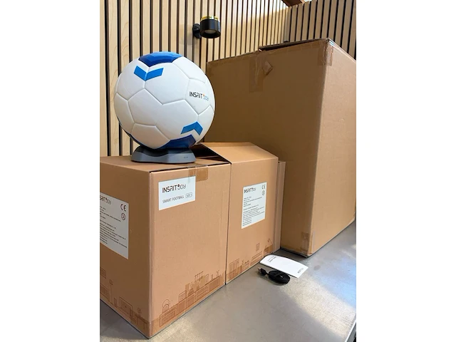 8x slimme voetbal met bewegingssensoren maat 5 met oplader en kabel insait joy - afbeelding 8 van  9