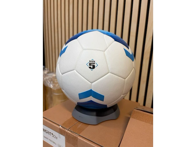 8x slimme voetbal met bewegingssensoren maat 5 met oplader en kabel insait joy - afbeelding 4 van  9
