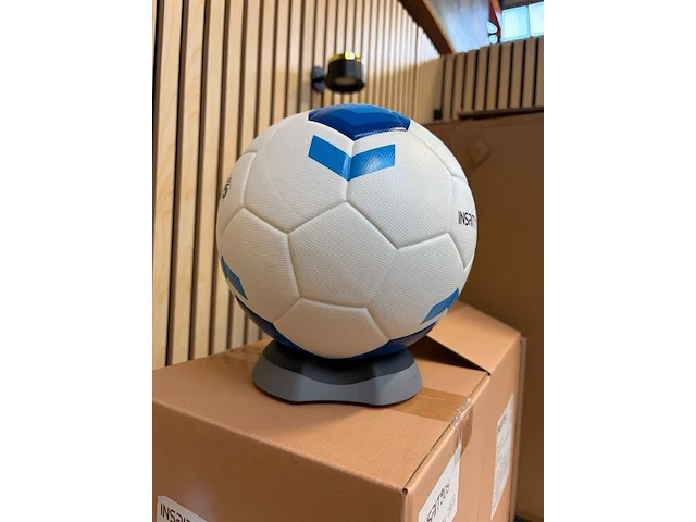 8x slimme voetbal met bewegingssensoren maat 5 met oplader en kabel insait joy - afbeelding 2 van  9