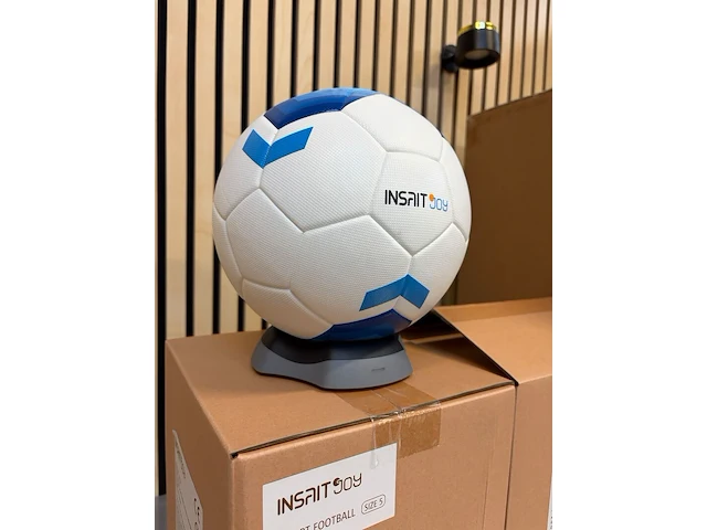 8x slimme voetbal met bewegingssensoren maat 5 met oplader en kabel, insait joy - afbeelding 1 van  9
