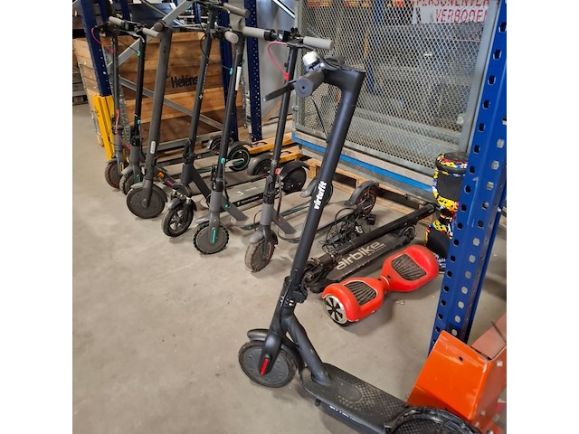 8x step, 2x hooverboard en opvouwbare scootmobiel, o.a. technozom, airbike - afbeelding 4 van  61