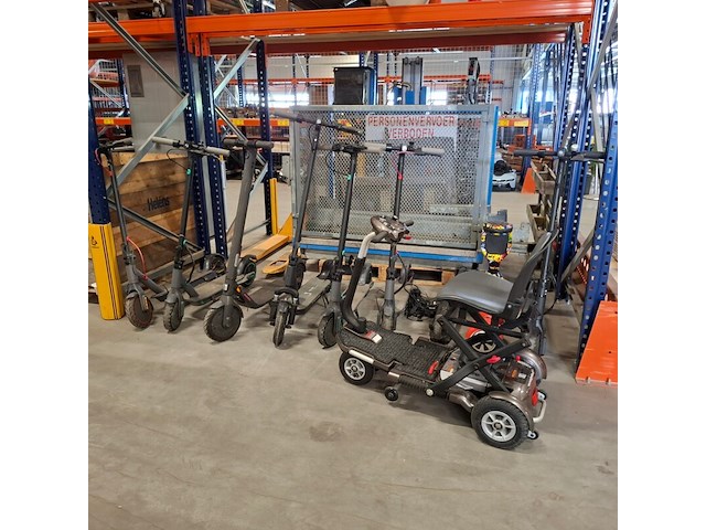 8x step, 2x hooverboard en opvouwbare scootmobiel, o.a. technozom, airbike - afbeelding 1 van  61