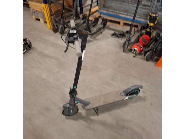 8x step, 2x hooverboard en opvouwbare scootmobiel, o.a. technozom, airbike - afbeelding 20 van  61