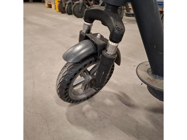 8x step, 2x hooverboard en opvouwbare scootmobiel, o.a. technozom, airbike - afbeelding 29 van  61