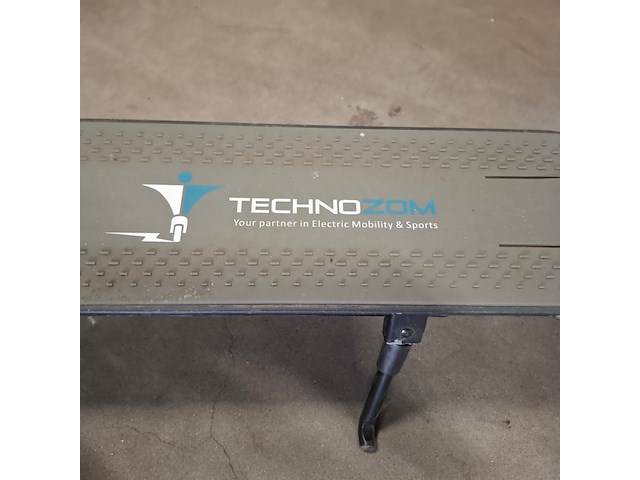 8x step, 2x hooverboard en opvouwbare scootmobiel, o.a. technozom, airbike - afbeelding 31 van  61