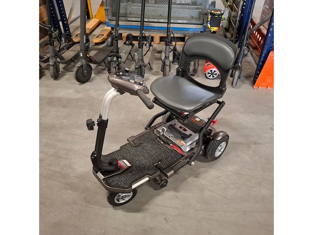 8x step, 2x hooverboard en opvouwbare scootmobiel, o.a. technozom, airbike - afbeelding 23 van  61