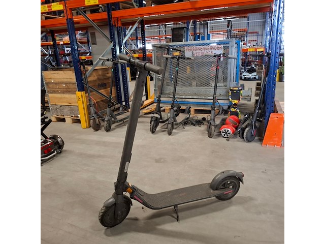 8x step, 2x hooverboard en opvouwbare scootmobiel, o.a. technozom, airbike - afbeelding 35 van  61