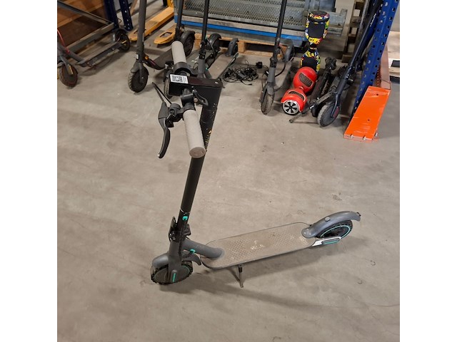 8x step, 2x hooverboard en opvouwbare scootmobiel, o.a. technozom, airbike - afbeelding 43 van  61