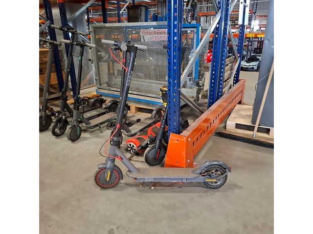 8x step, 2x hooverboard en opvouwbare scootmobiel, o.a. technozom, airbike - afbeelding 50 van  61