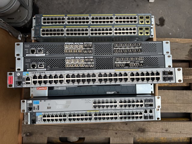 8x switch, cisco, hp - afbeelding 1 van  7