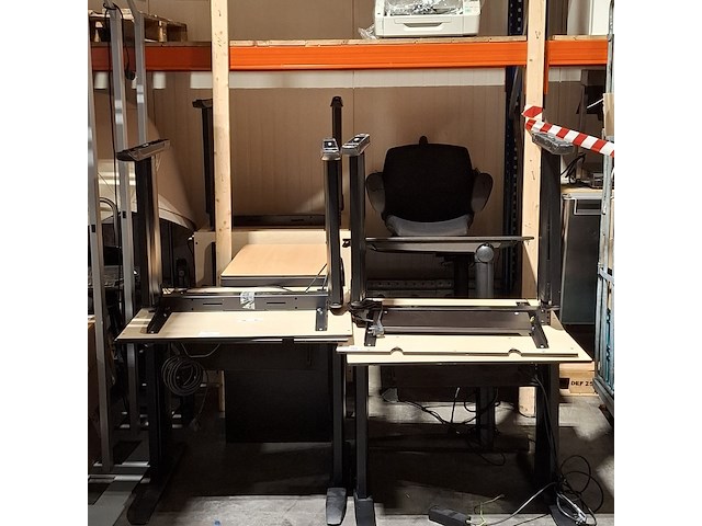 8x tafel, 1x kast en 1x bureaustoel - afbeelding 1 van  7