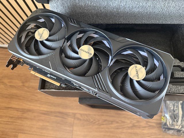 8x videokaart, asus & gigabyte, geforce rtx 4090 - afbeelding 8 van  8