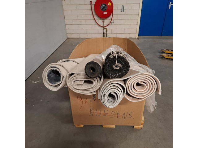8x vloerkleed en 2x bijzettafel, o.a. zuiver - afbeelding 3 van  8