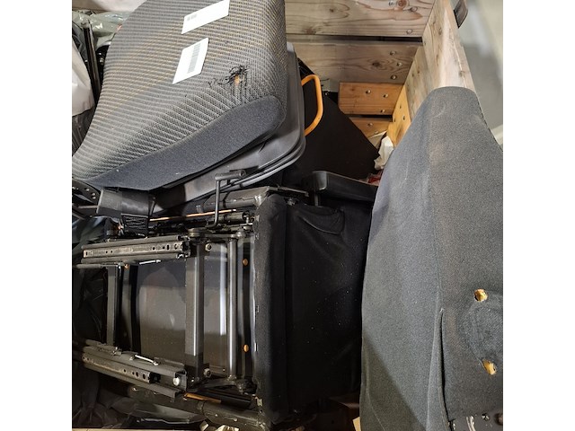 8x vrachtwagenstoel, o.a. isri - afbeelding 2 van  11