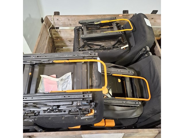 8x vrachtwagenstoel, o.a. isri - afbeelding 4 van  11