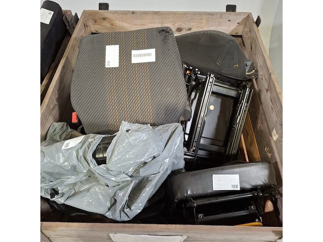 8x vrachtwagenstoel, o.a. isri - afbeelding 9 van  11