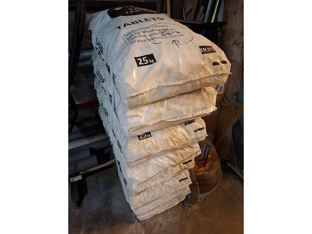 8x25kg zouttabletten salina - afbeelding 1 van  2