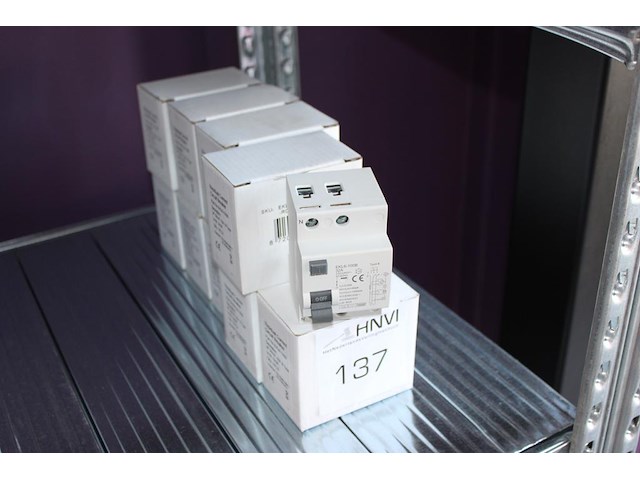 9 aardlekschakelaars ekl6-100b. 32a. 30ma. 1-polig. - afbeelding 1 van  2