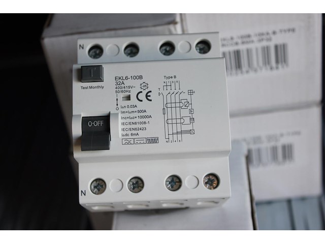 9 aardlekschakelaars ekl6-100b. 32a. 30ma. 3-polig. - afbeelding 2 van  2
