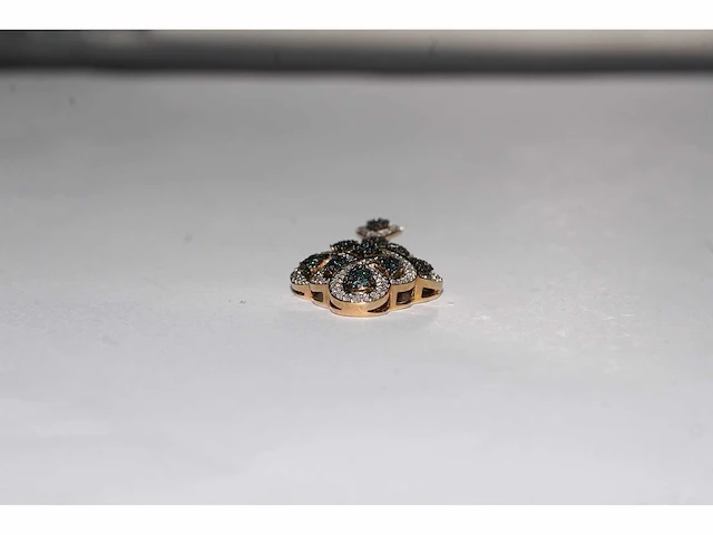 9 kt geelgouden hanger met natuurlijke diamant en behandelde blauwe diamanten - afbeelding 3 van  7