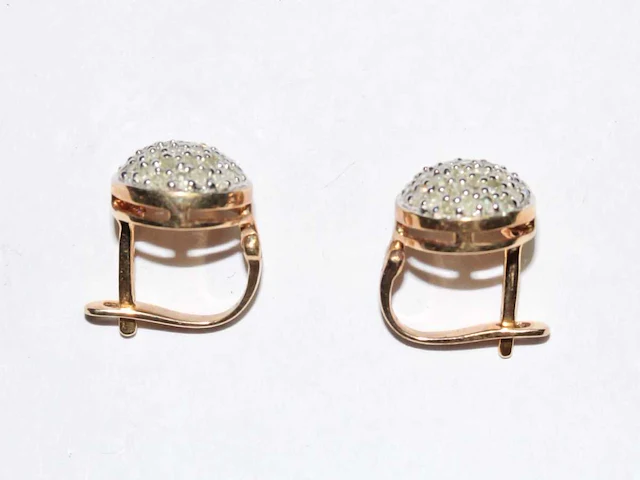 9 kt geelgouden oorbel met 0,82 cts natuurlijke diamant - afbeelding 2 van  7