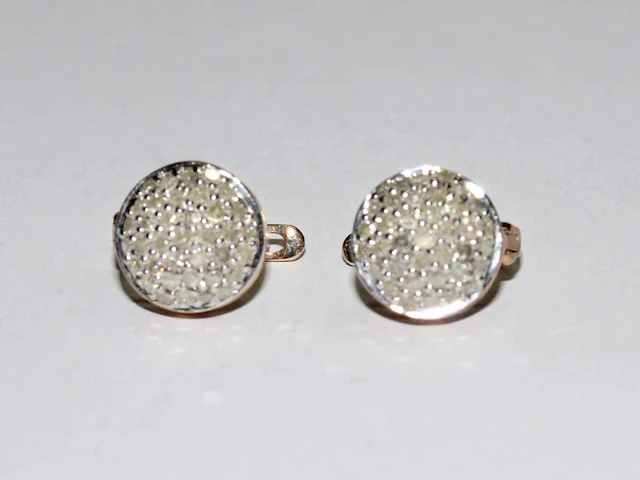9 kt geelgouden oorbel met 0,82 cts natuurlijke diamant - afbeelding 3 van  7