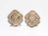 9 kt geelgouden oorbel met 0,95 cts natuurlijke diamant