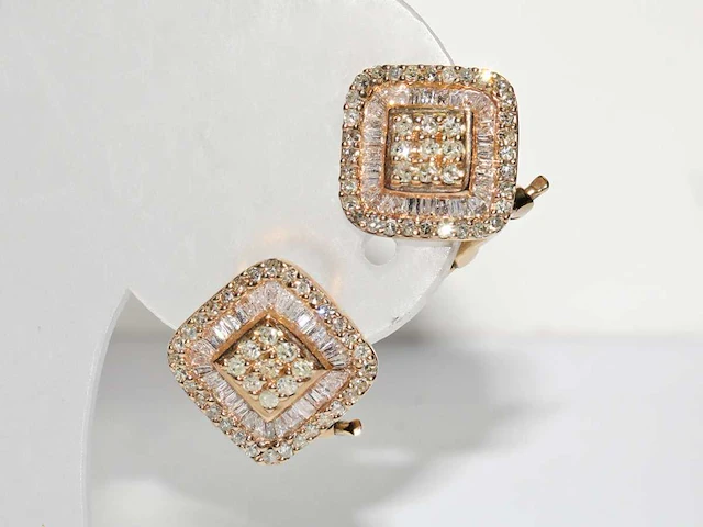 9 kt geelgouden oorbel met 0,95 cts natuurlijke diamant - afbeelding 4 van  5