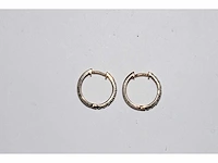 9 kt geelgouden oorbel met natuurlijke diamant - afbeelding 5 van  8