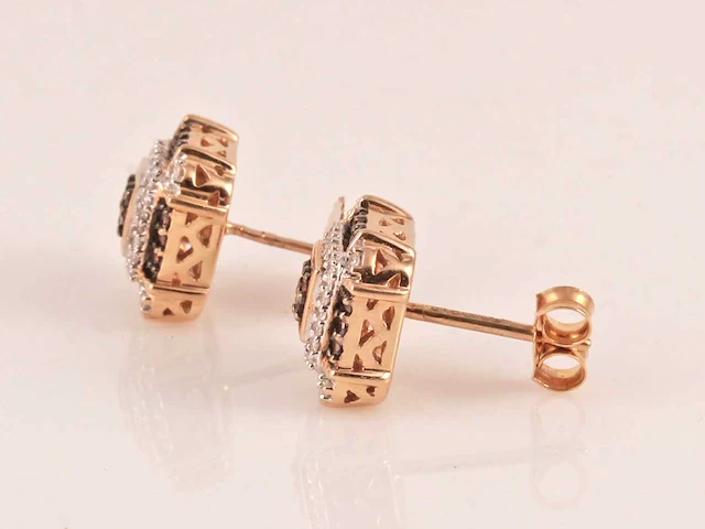 9 kt geelgouden oorbel met natuurlijke diamant - afbeelding 3 van  6