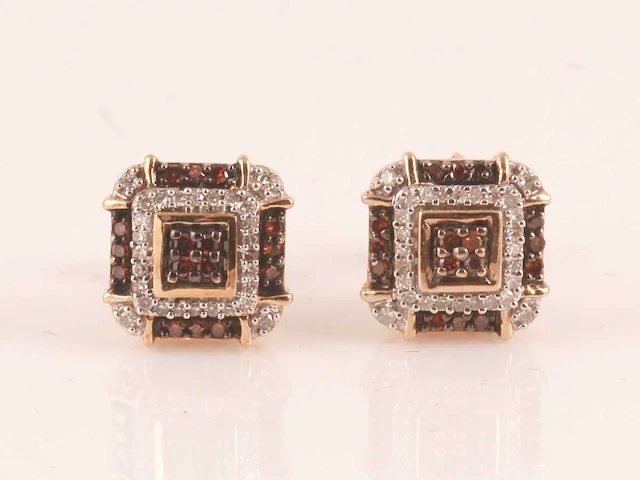 9 kt geelgouden oorbel met natuurlijke diamant - afbeelding 4 van  6