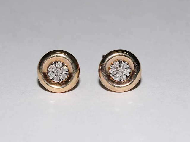 9 kt geelgouden oorbel met natuurlijke diamant - afbeelding 1 van  5