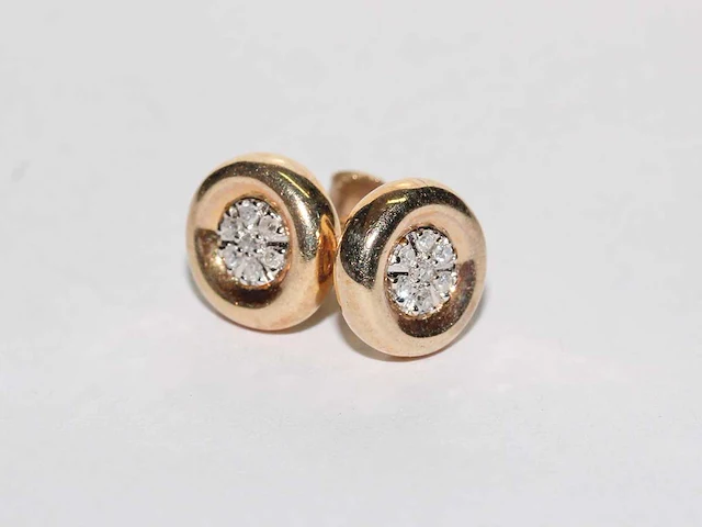 9 kt geelgouden oorbel met natuurlijke diamant - afbeelding 2 van  5