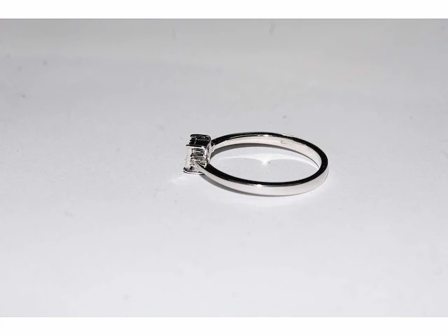 9 kt witgouden ring met natuurlijke diamant - afbeelding 2 van  9