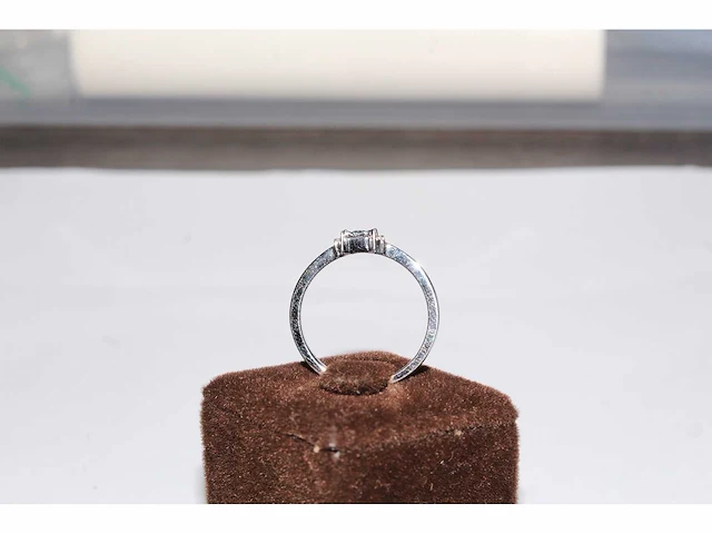 9 kt witgouden ring met natuurlijke diamant - afbeelding 9 van  9